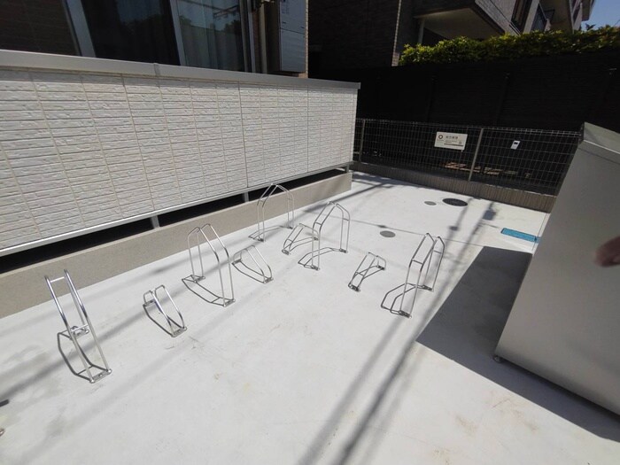 物件外観写真4　(駐輪場)