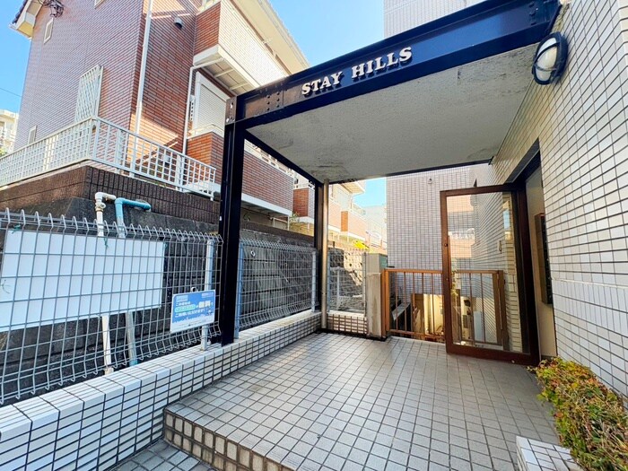 物件外観写真2　(エントランス部分)