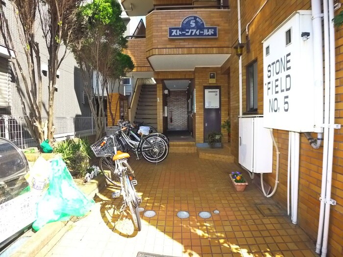 物件外観写真4　(エントランス部分)