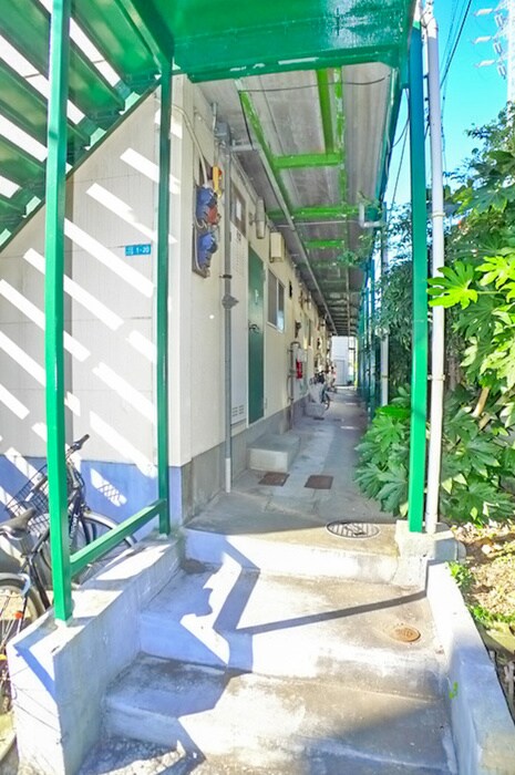 物件外観写真5　(エントランス部分)