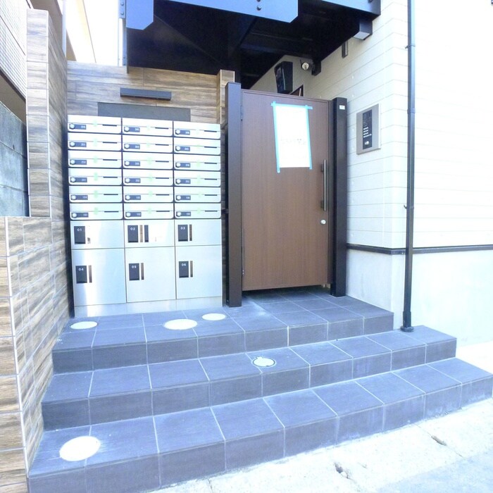 物件外観写真3　(エントランス部分)