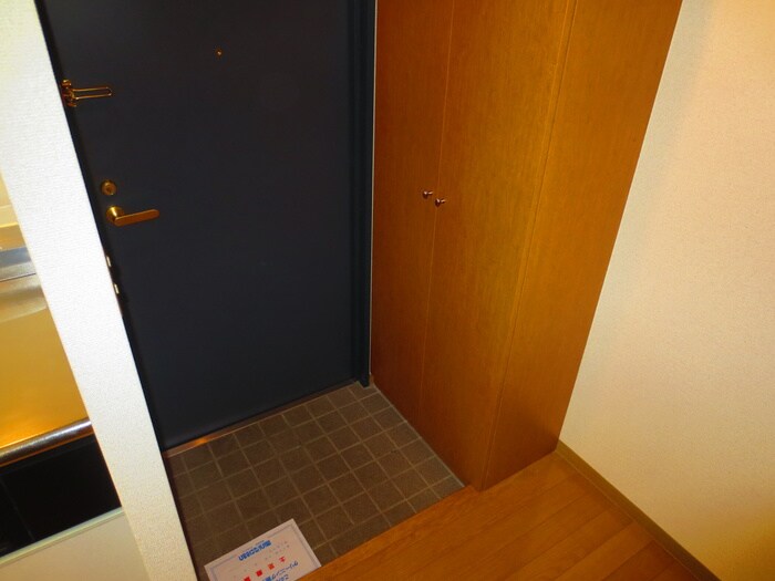 物件内観写真7　(玄関)