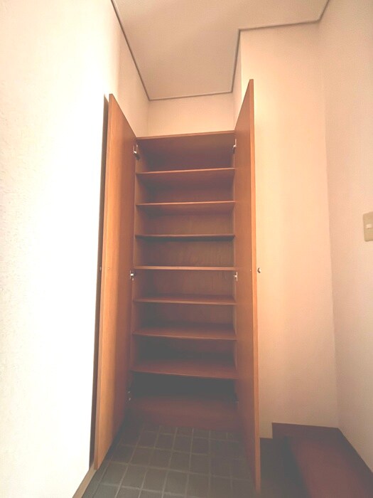 物件内観写真8　(靴箱)