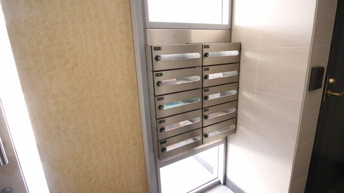 物件外観写真5　(エントランス部分)