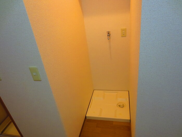 物件内観写真12　(洗濯機置場)