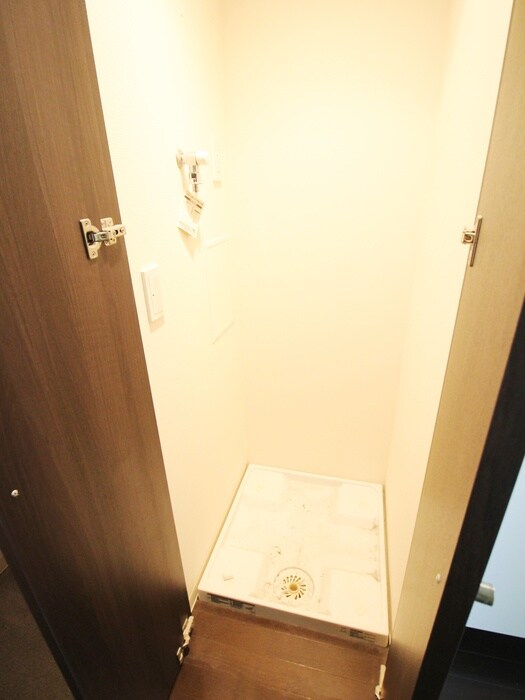 物件内観写真11　(洗濯機置場)