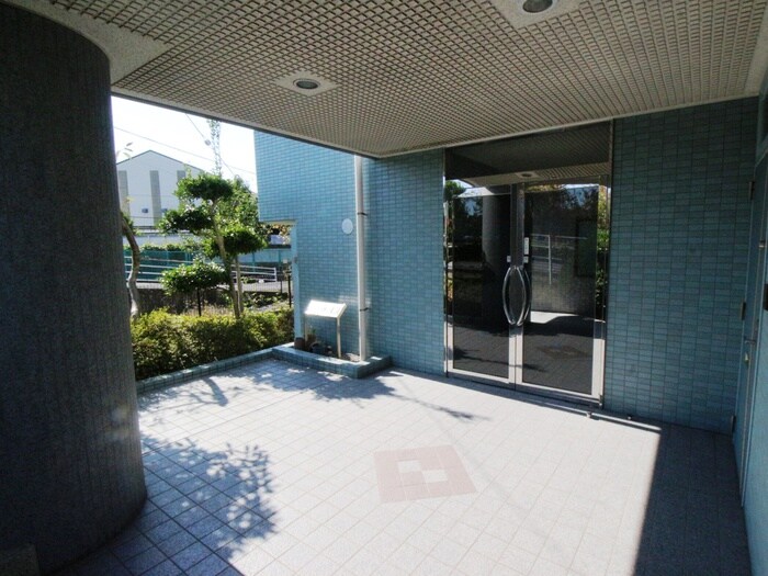 物件外観写真4　(エントランス部分)