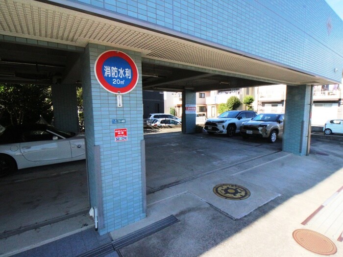 物件外観写真5　(駐車場)