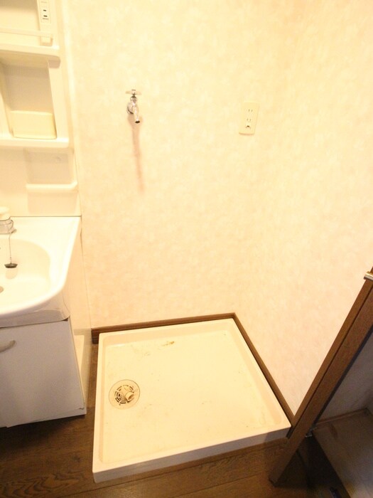 物件内観写真13　(洗濯機置場)