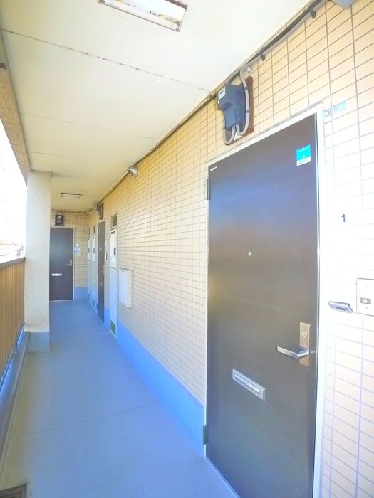 物件外観写真6　(エントランス部分)