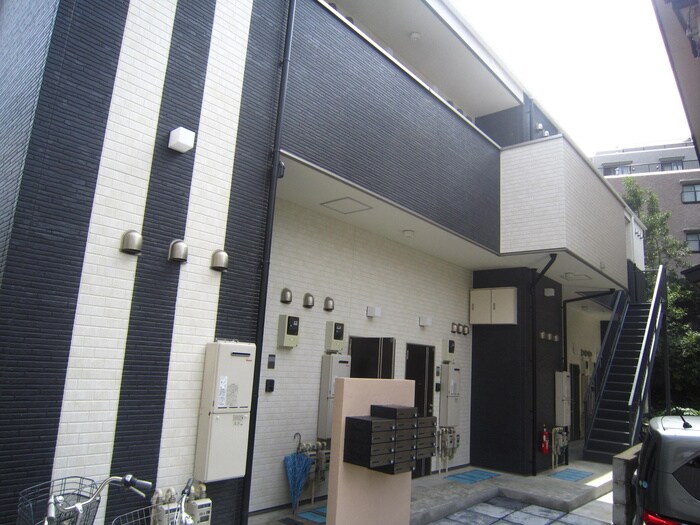 物件外観写真5　(エントランス部分)