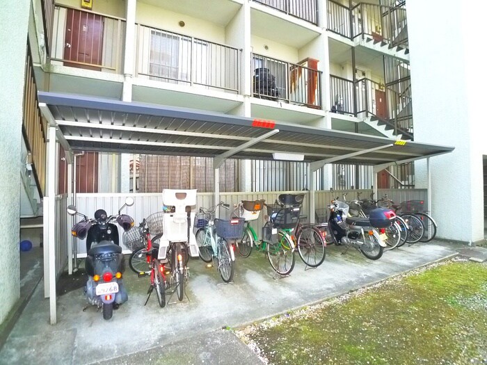 物件外観写真4　(駐輪場)