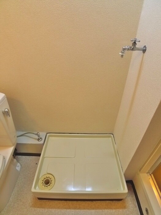 物件内観写真15　(洗濯機置場)