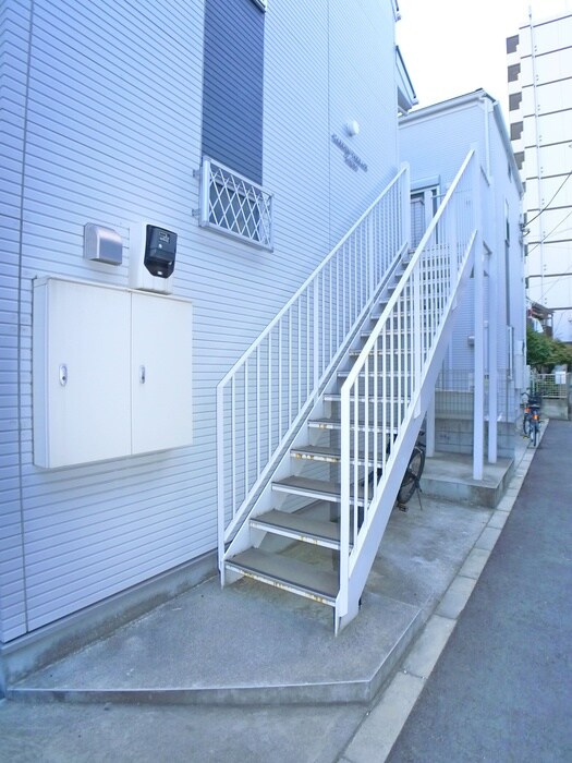 物件外観写真3　(エントランス部分)