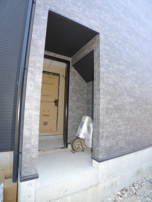物件外観写真3　(エントランス部分)