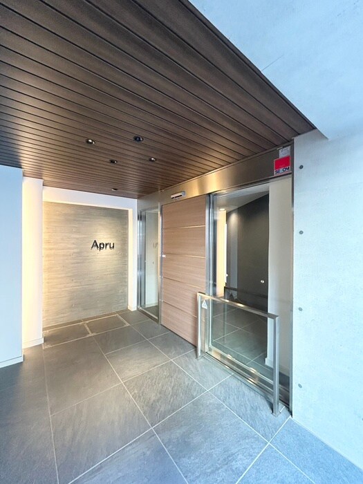 物件外観写真4　(エントランス部分)