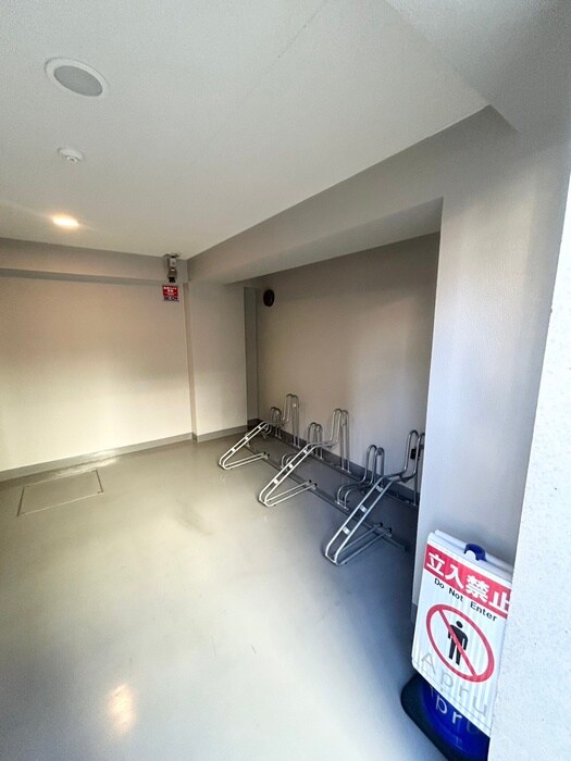 物件外観写真5　(駐輪場)