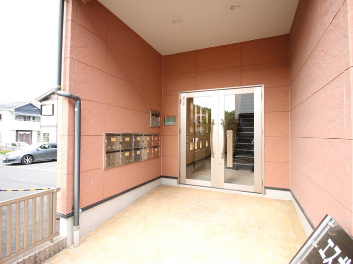 物件外観写真5　(エントランス部分)