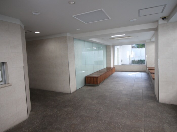 物件外観写真6　(エントランス部分)