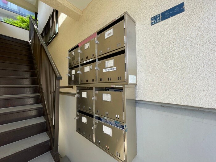 物件外観写真4　(エントランス部分)