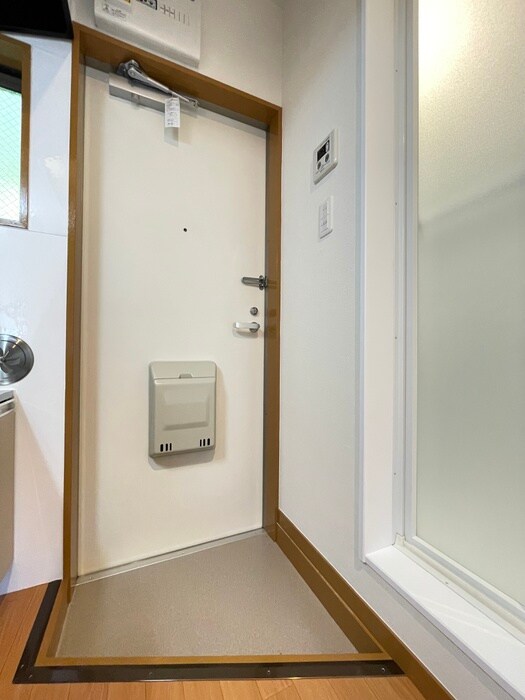 物件内観写真13　(玄関)