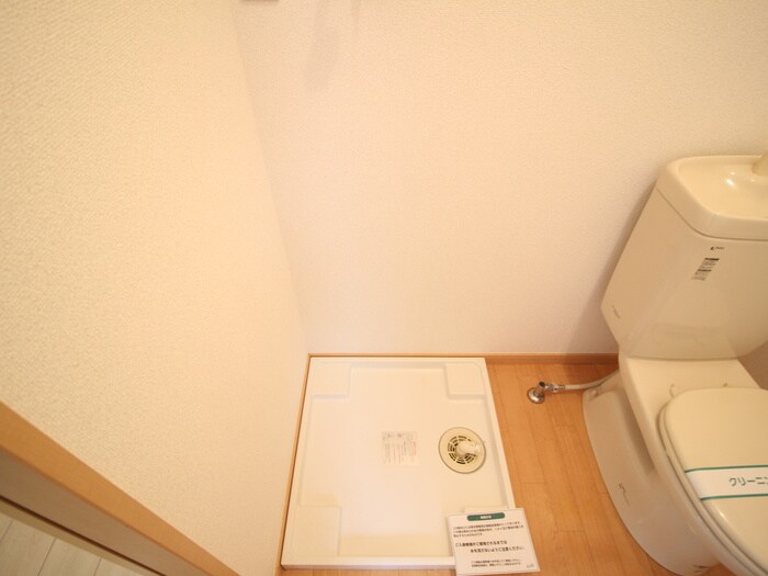 物件内観写真13　(洗濯機置場)