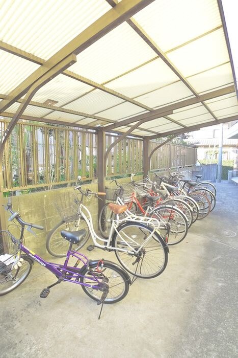 物件外観写真6　(駐輪場)