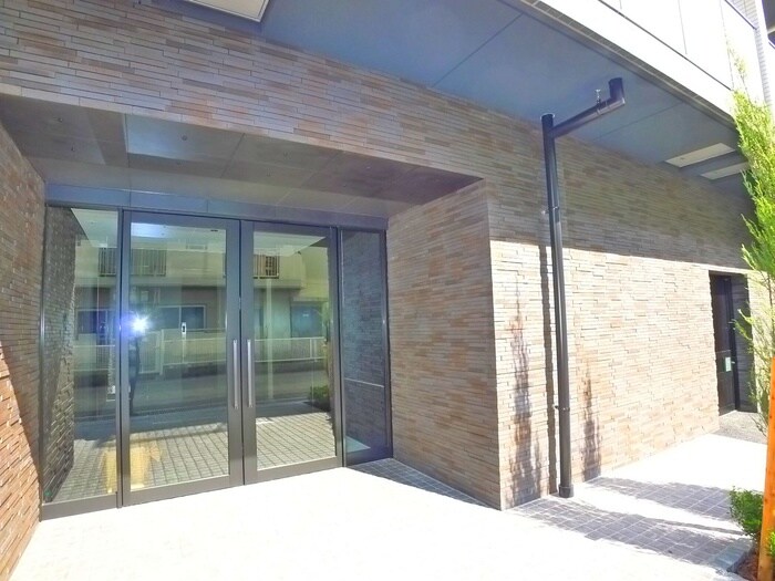 物件外観写真4　(エントランス部分)