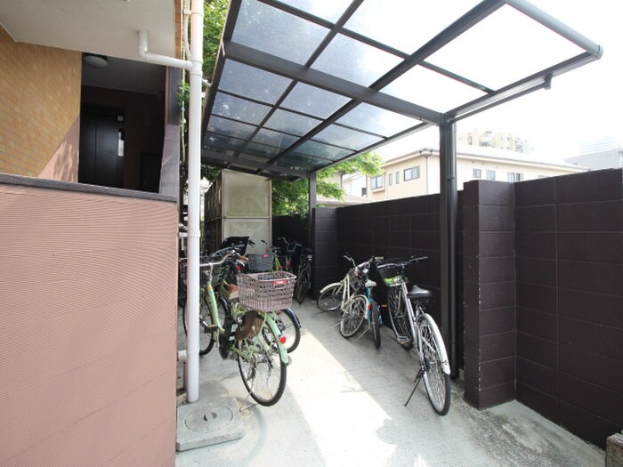 物件外観写真4　(駐輪場)
