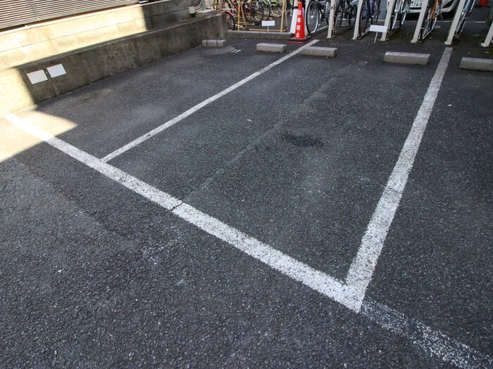 物件外観写真4　(駐車場)