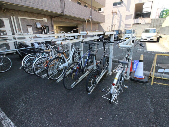 物件外観写真5　(駐輪場)