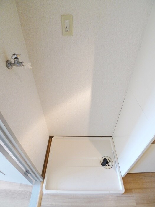 物件内観写真12　(洗濯機置場)