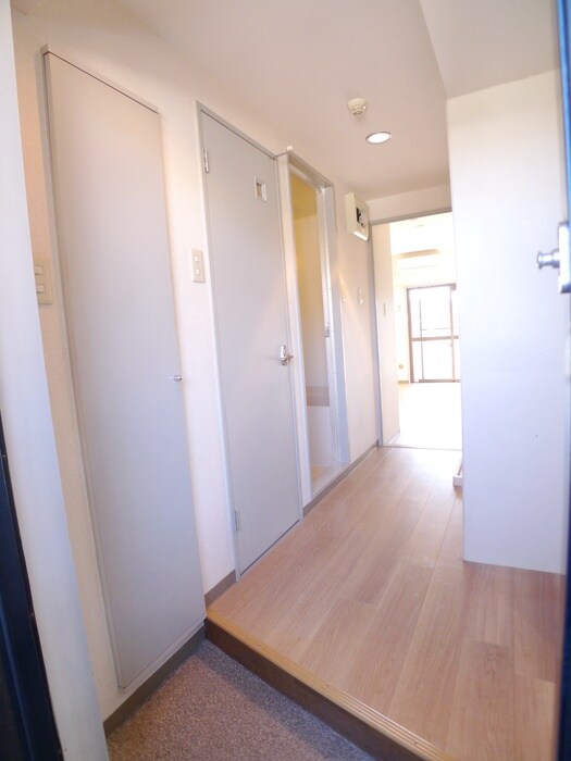 物件内観写真14　(玄関)