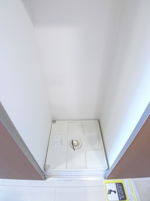 物件内観写真16　(洗濯機置場)