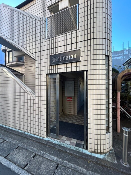 物件外観写真5　(エントランス部分)