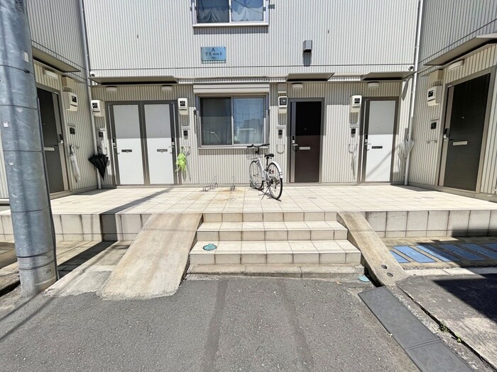 物件外観写真4　(エントランス部分)