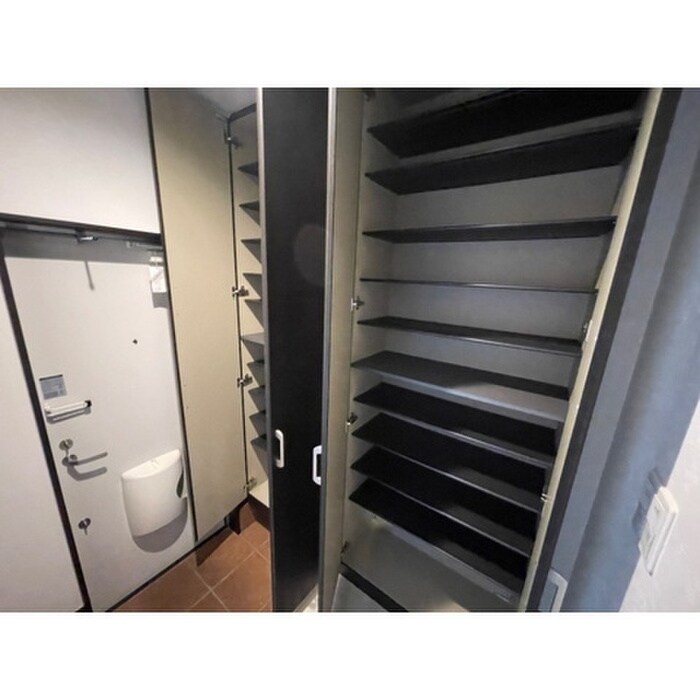 物件内観写真8　(靴箱)