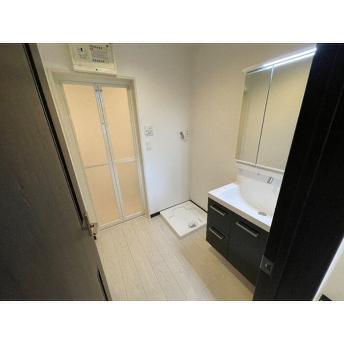 物件内観写真12　(洗濯機置場)