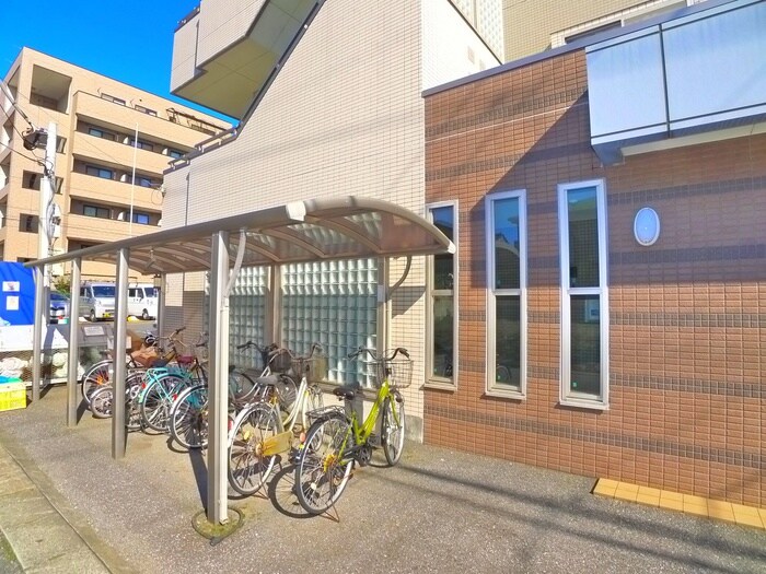 物件外観写真3　(駐輪場)