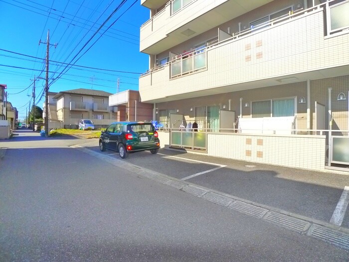 物件外観写真4　(駐車場)