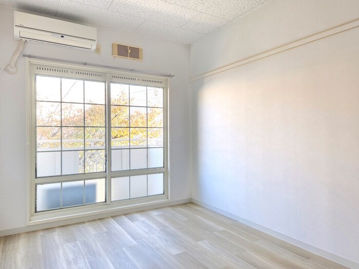 物件内観写真9　(室内からの展望)