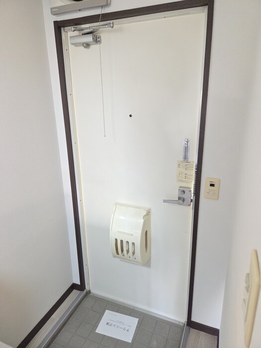 物件内観写真11　(玄関)