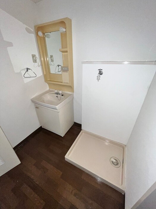 物件内観写真9　(洗濯機置場)