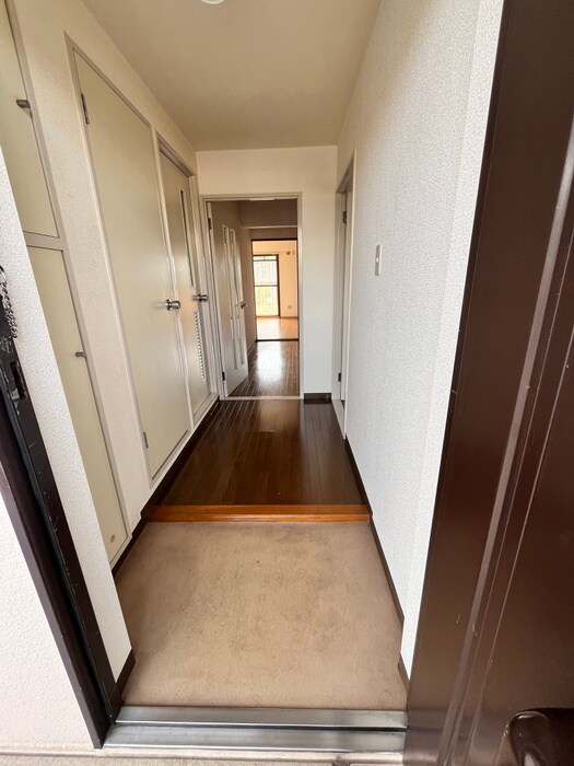 物件内観写真13　(玄関)