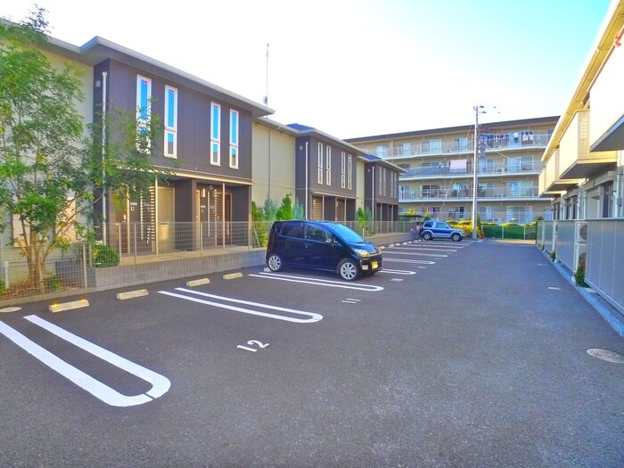 物件外観写真3　(駐車場)