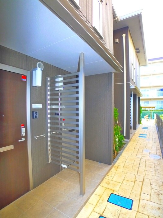 物件外観写真6　(エントランス部分)