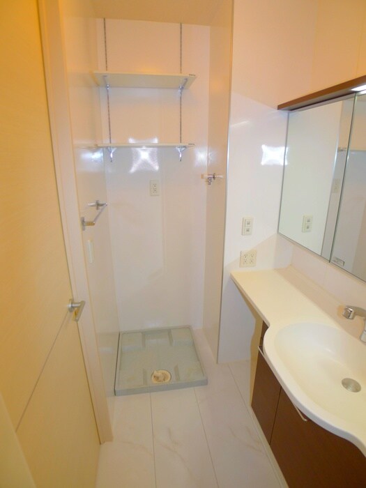 物件内観写真18　(洗濯機置場)