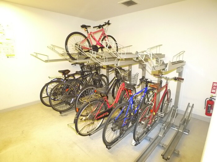 物件外観写真6　(駐輪場)