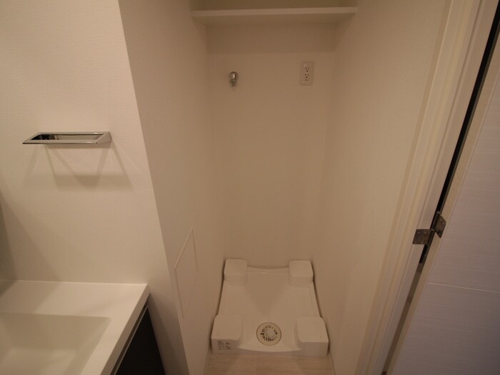 物件内観写真12　(洗濯機置場)