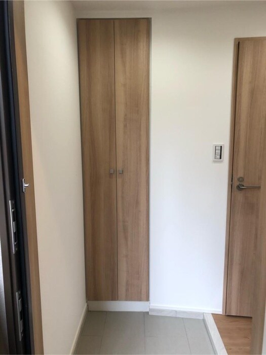 物件内観写真13　(玄関)